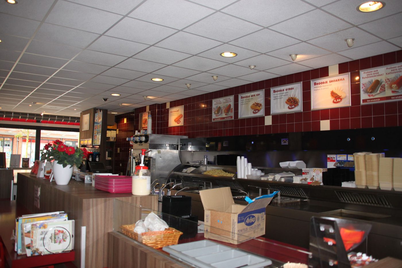 Zitgedeelte met menuborden in Snackbar de Mare
